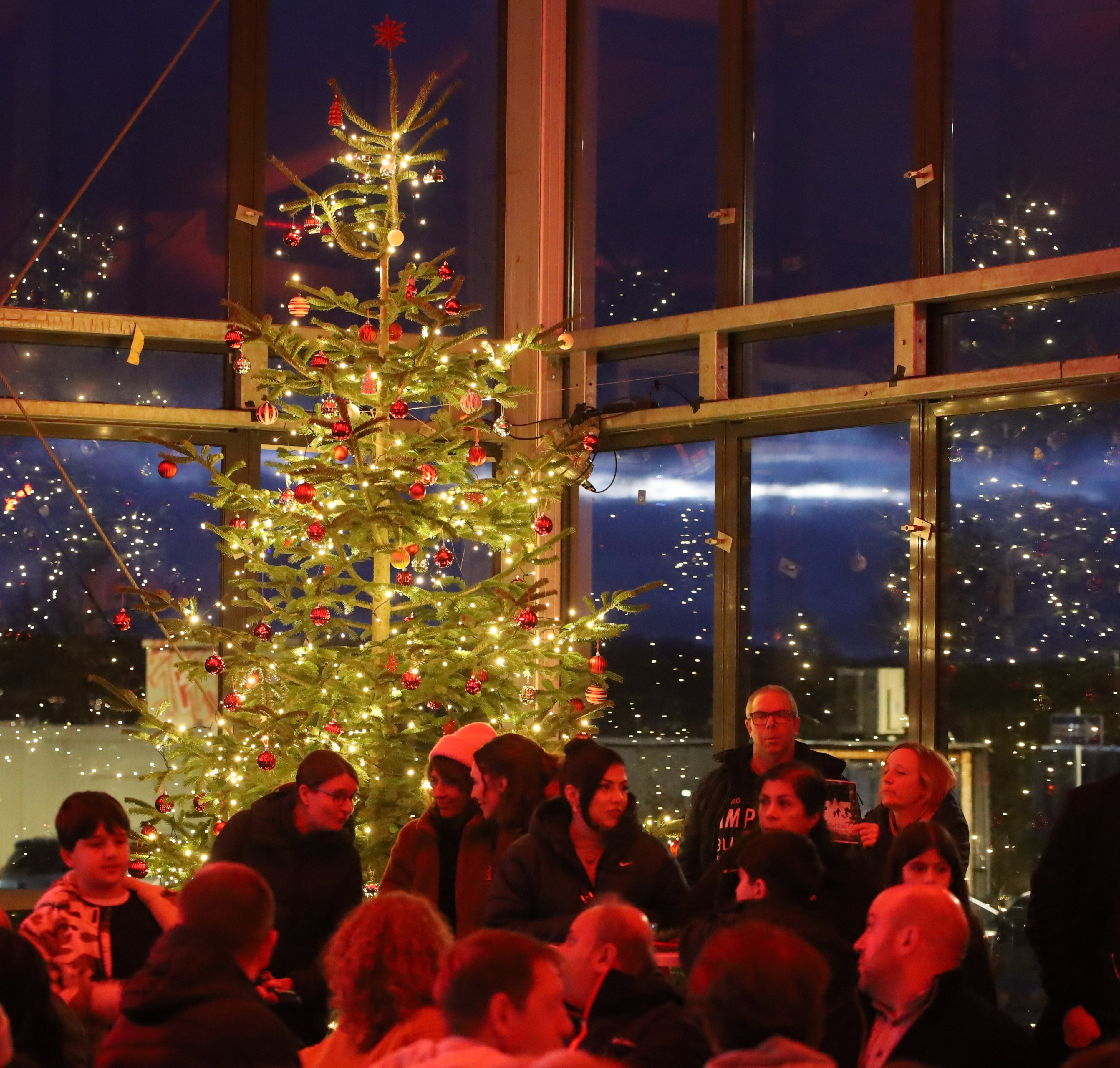 Winterzauber – Kreative Aufführungen und Weihnachtsbasar begeistern Groß und Klein